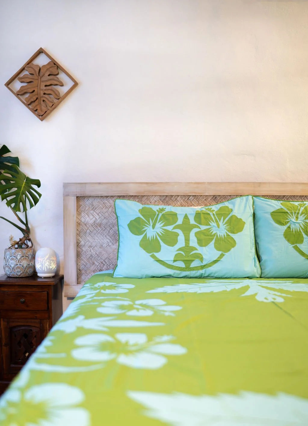 'Nikao' Palm Green with Lt Tosca Hibiscus Tivaevae Duvet or Bed Cover