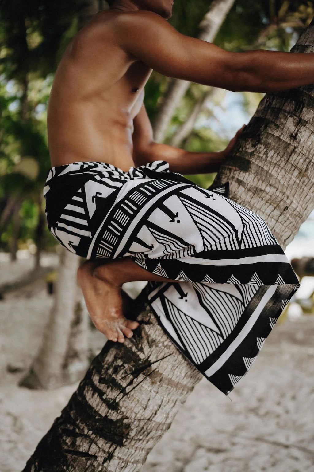 Black and white Motif Pareu (Sarong/Lava-lava) by Remiah Chanelle