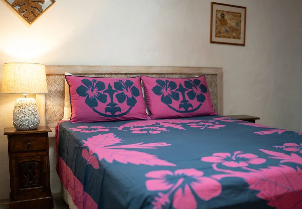 'Nikao' design Navy with pink Hibiscus Tivaevae Duvet or Bed Cover