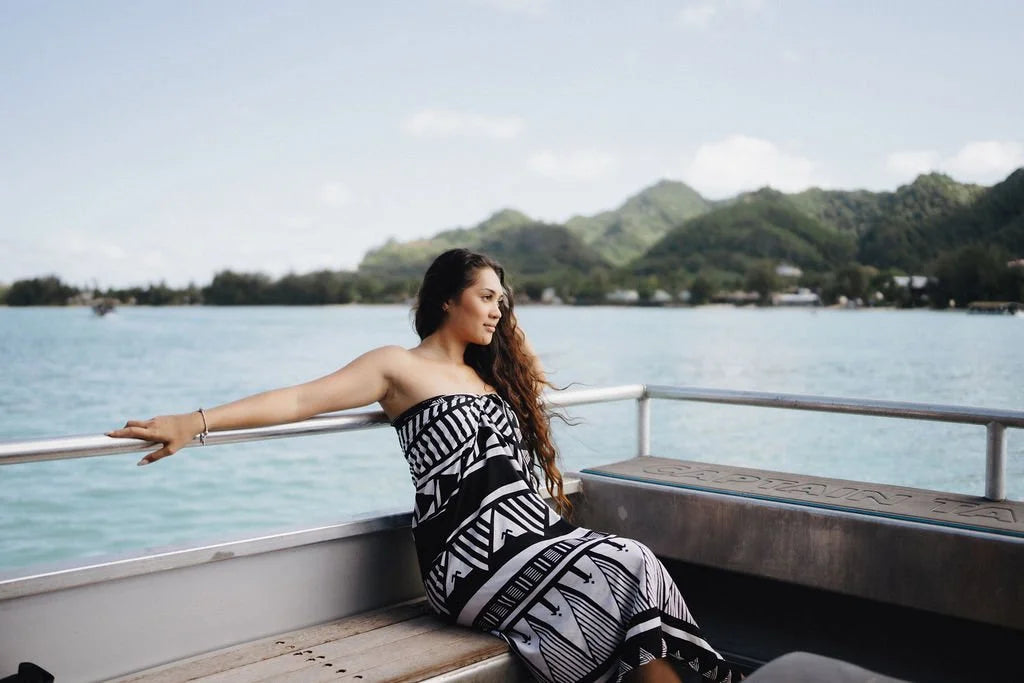 Black and white Motif Pareu (Sarong/Lava-lava) by Remiah Chanelle